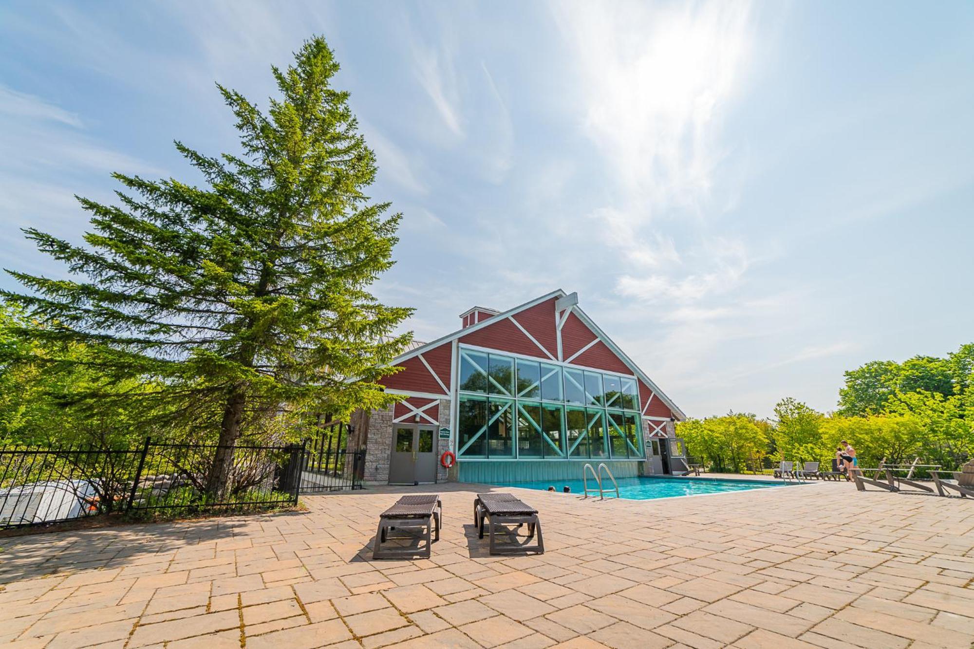 Horseshoe Valley Suites - The Aurora Shanty Bay Exteriör bild